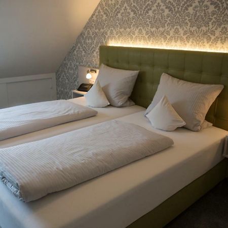 Weingut Stiftshof Hotell Enkirch Exteriör bild