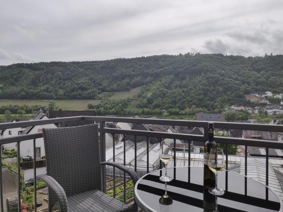 Weingut Stiftshof Hotell Enkirch Exteriör bild