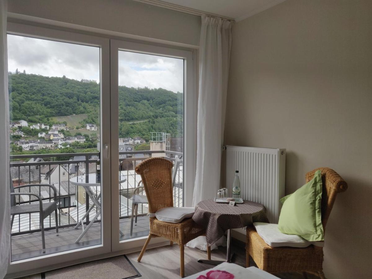 Weingut Stiftshof Hotell Enkirch Exteriör bild