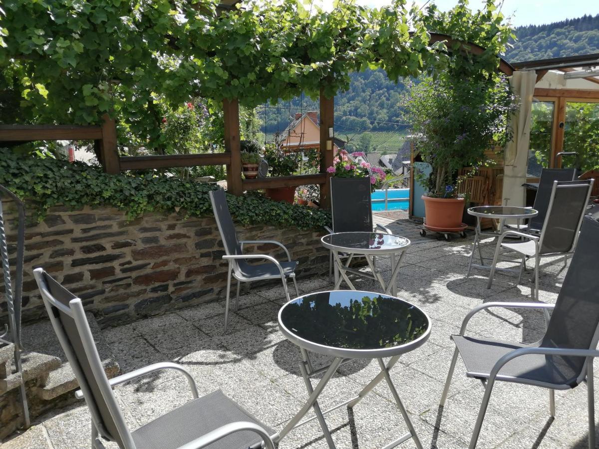 Weingut Stiftshof Hotell Enkirch Exteriör bild
