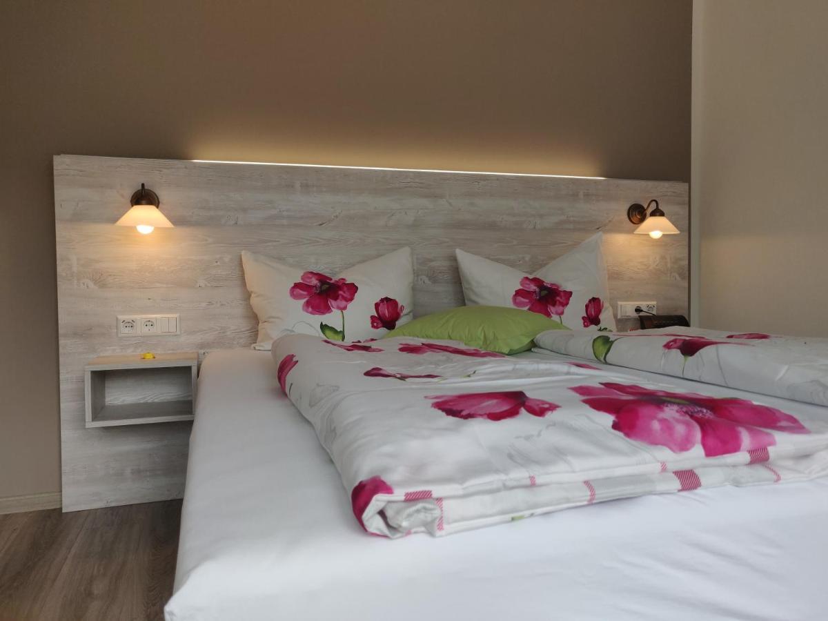 Weingut Stiftshof Hotell Enkirch Exteriör bild