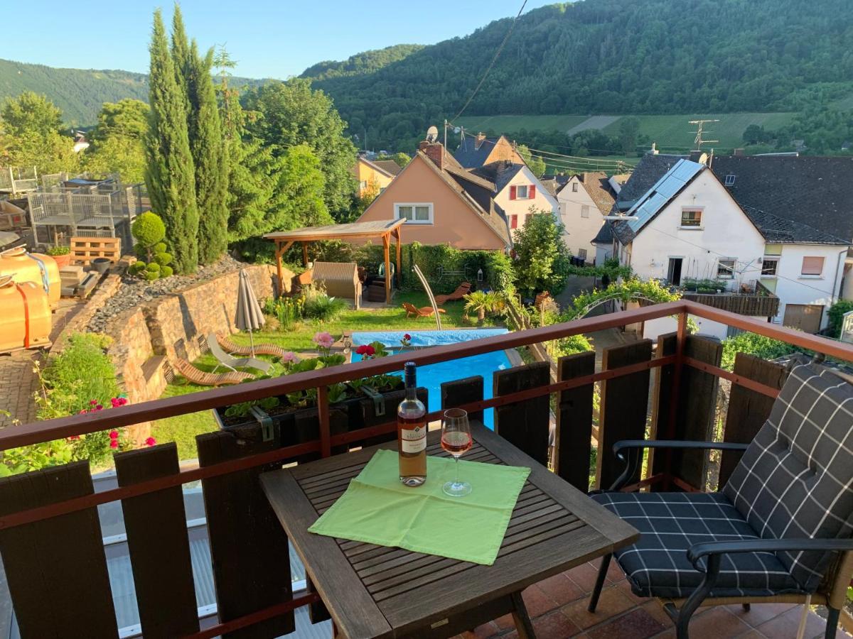 Weingut Stiftshof Hotell Enkirch Exteriör bild