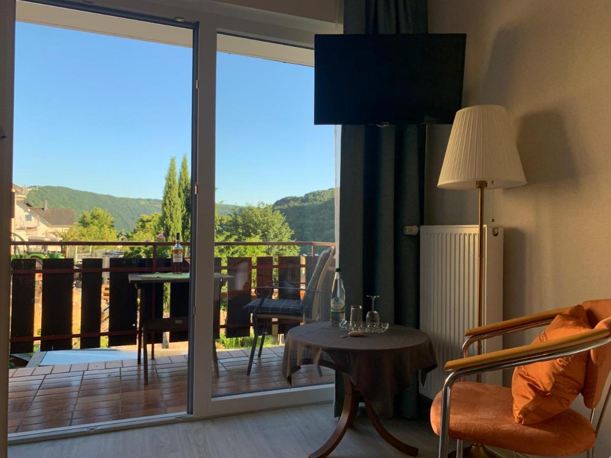 Weingut Stiftshof Hotell Enkirch Exteriör bild