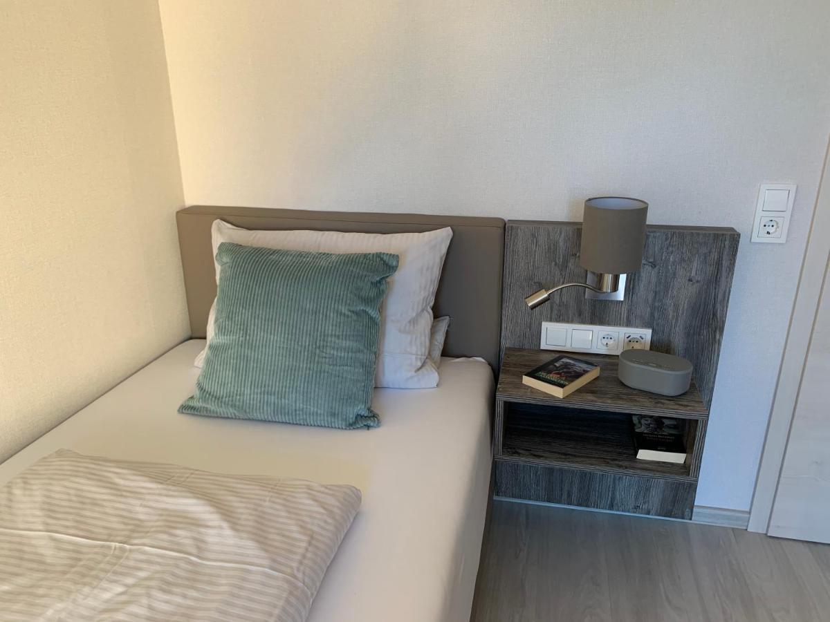 Weingut Stiftshof Hotell Enkirch Exteriör bild