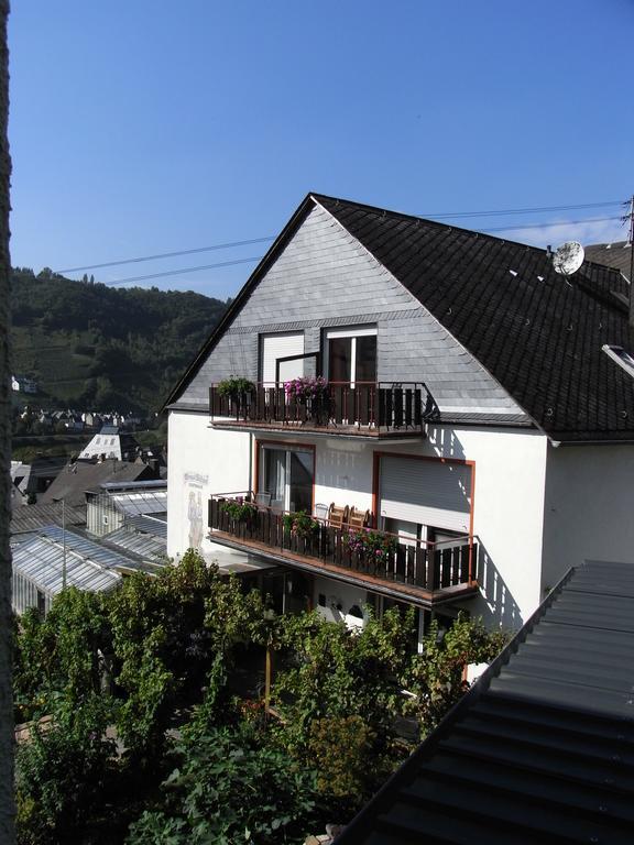 Weingut Stiftshof Hotell Enkirch Exteriör bild