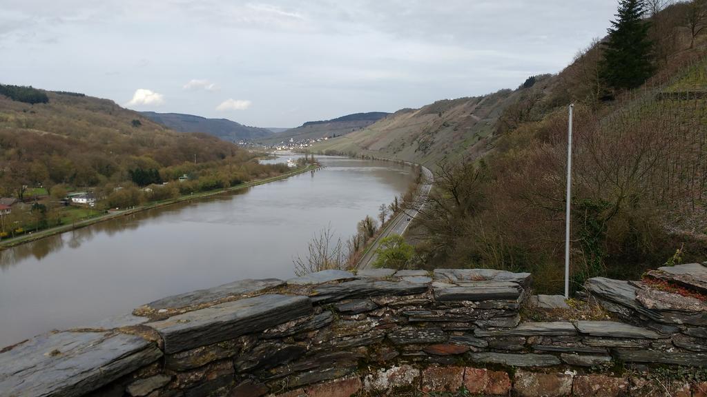 Weingut Stiftshof Hotell Enkirch Exteriör bild