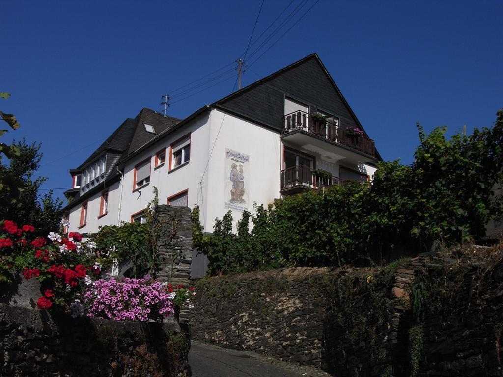 Weingut Stiftshof Hotell Enkirch Exteriör bild