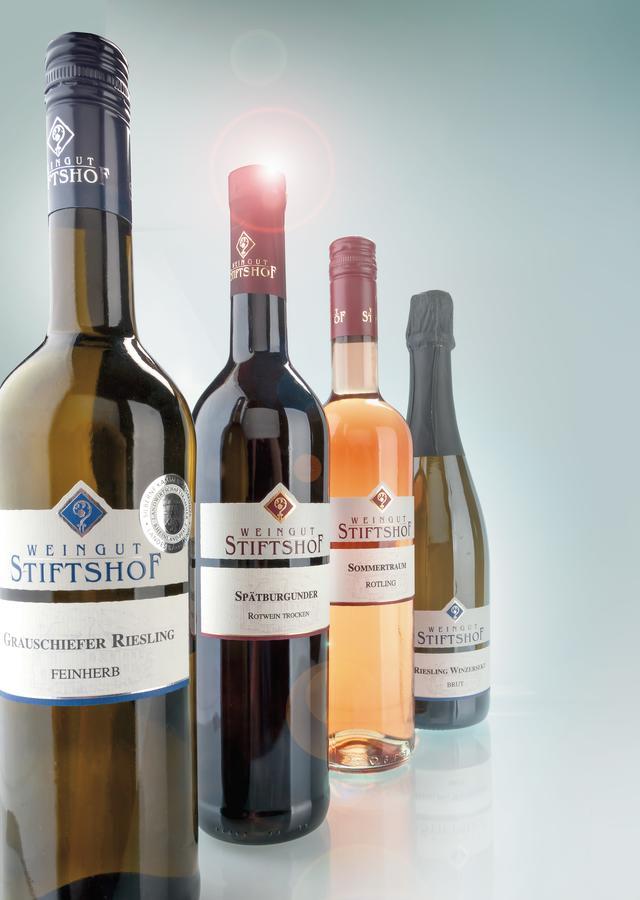 Weingut Stiftshof Hotell Enkirch Exteriör bild
