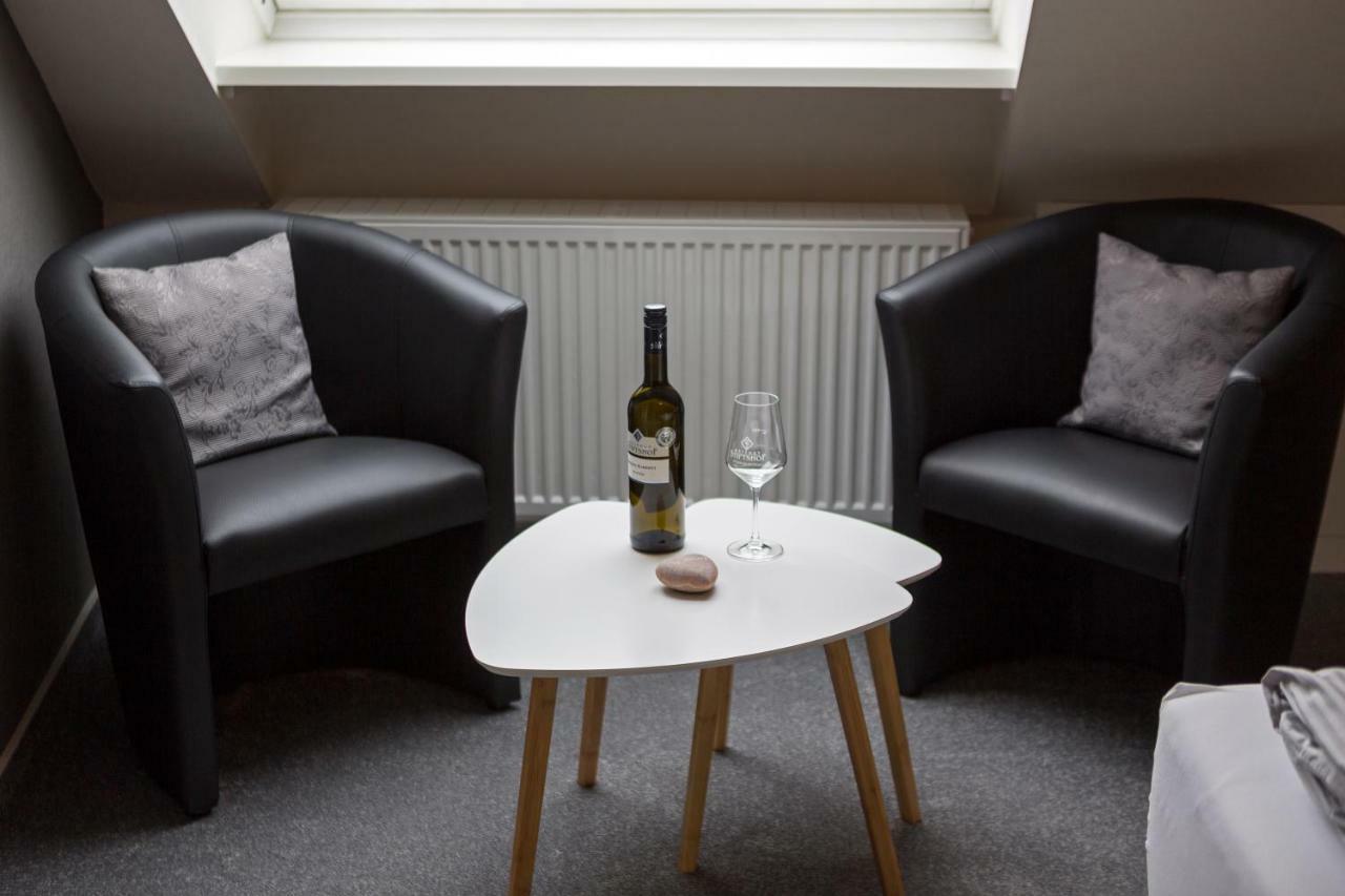 Weingut Stiftshof Hotell Enkirch Exteriör bild